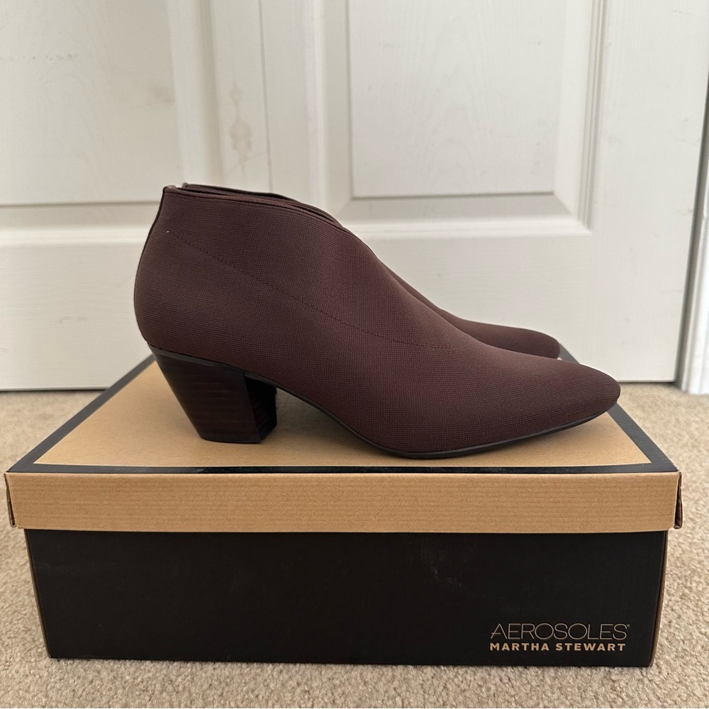 NWT Aerosoles Martha Stewart Greta Brown Booties Women’s Size 8.5 New